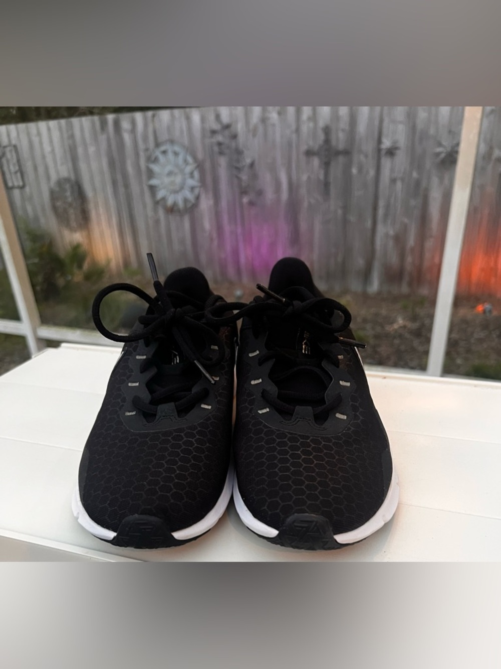 Nike Black NWOT Running Sneakers White Midsole Gold-Speckled Swoosh 8.5W Baddie - Picture 3 of 11